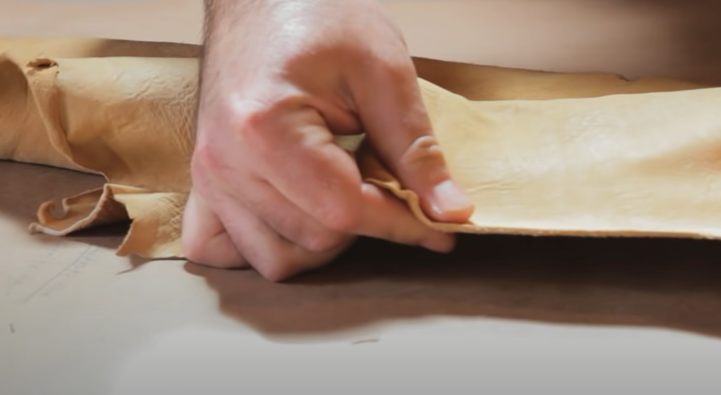 Goat Leather vs. Cow Leather What’s the Difference? LeatherProfy