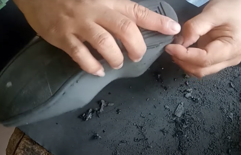 How to Fix Peeling Leather Shoes? LeatherProfy