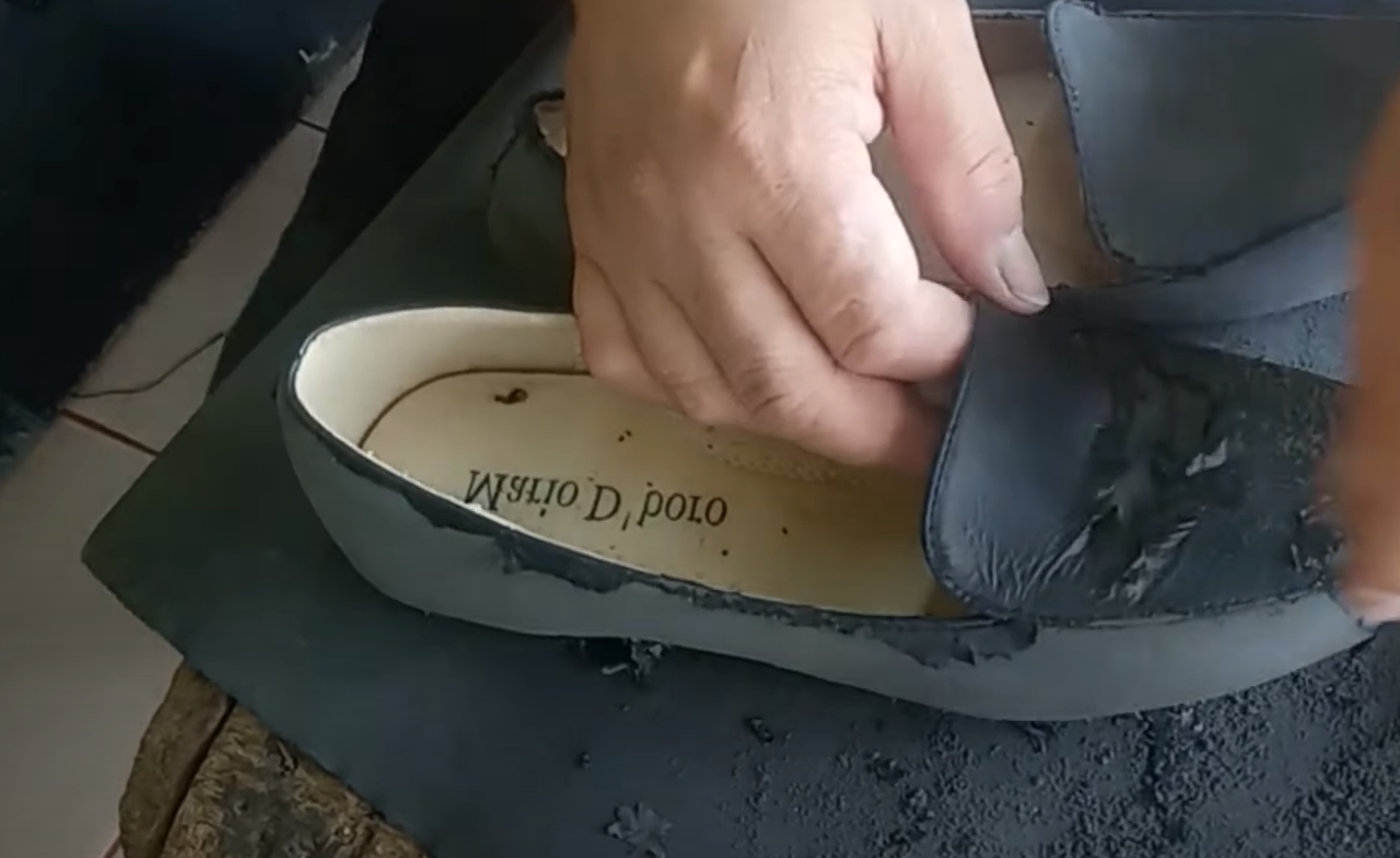 How to Fix Peeling Leather Shoes? - LeatherProfy